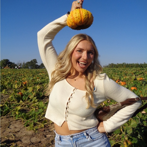 Meet your Posher, Sabrina - Picture 1 of 1